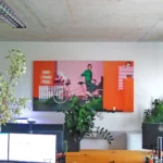 Individuell gestaltetes Akustik-Wandpaneel im Büro