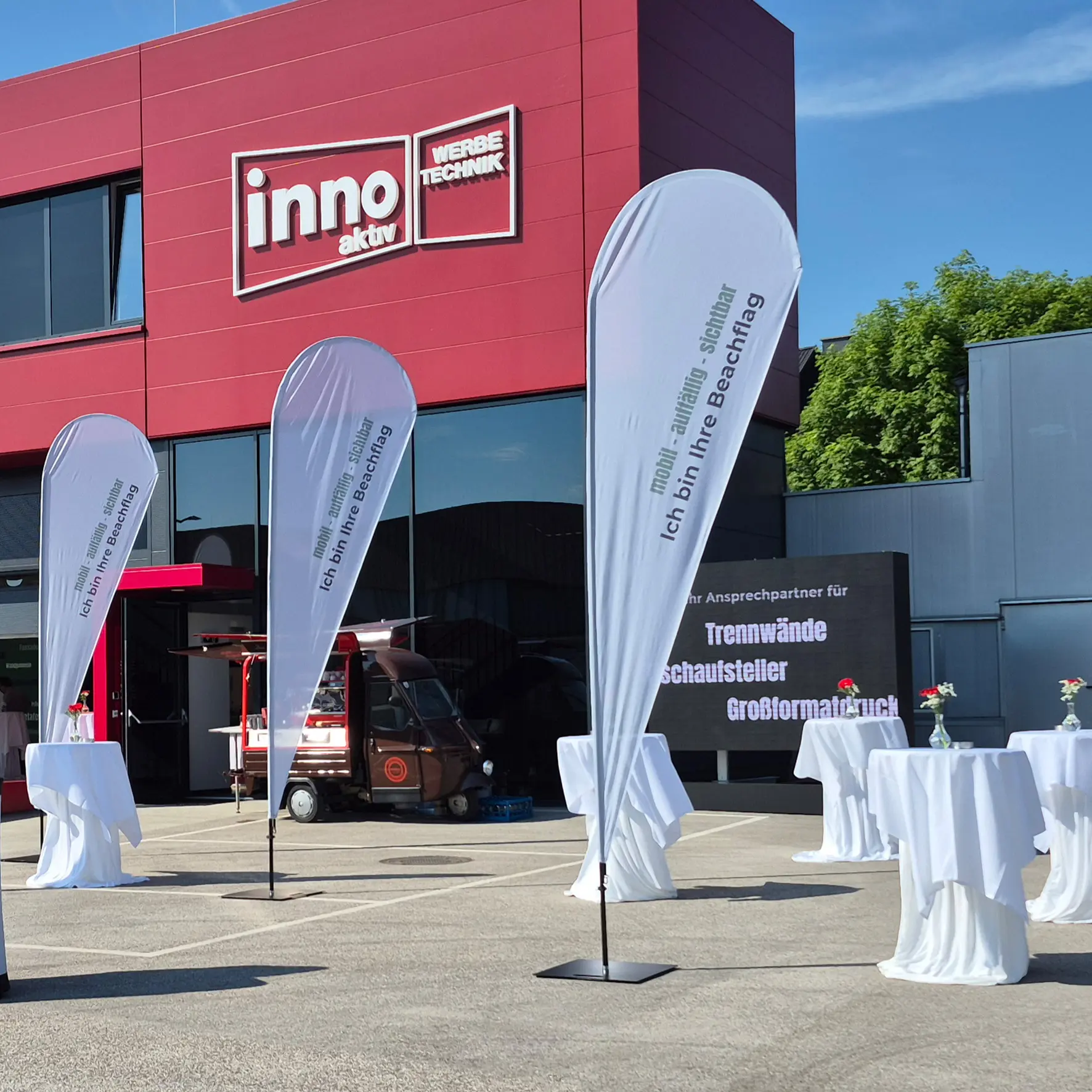 Beachflag in Tropfenform für sichtbare Werbung