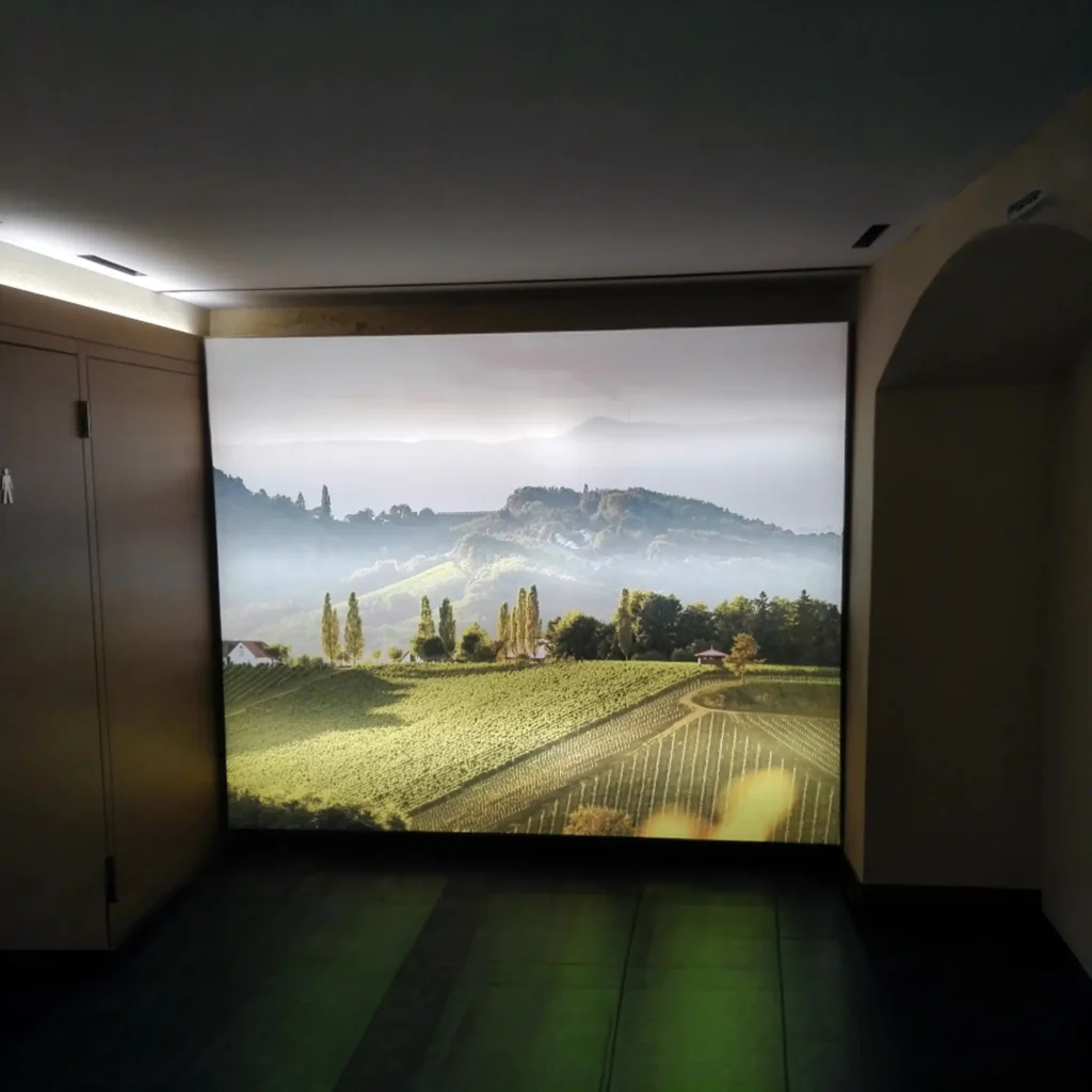 LED-beleuchteter Textildruck als Eyecatcher mit Motivdruck