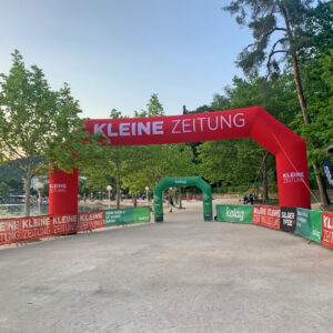 aufblasbarer Bogen im Zielbereich