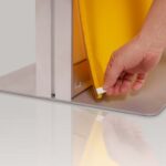 Detailaufnahme eines Aluminiumrahmens mit eingespanntem Textilgewebe