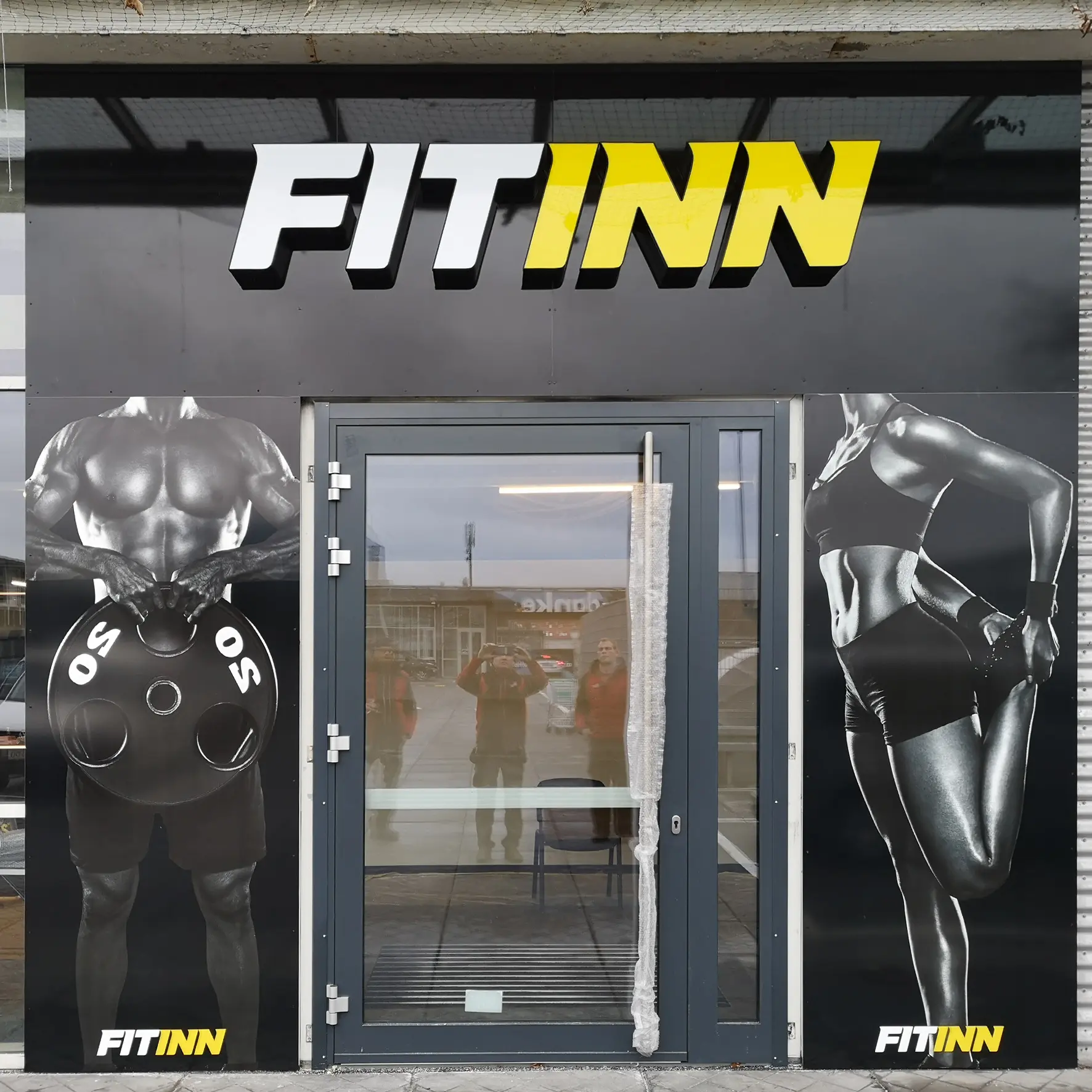 Frontleuchter mit klarer Kante – langlebige Leuchtbuchstaben für Unternehmen