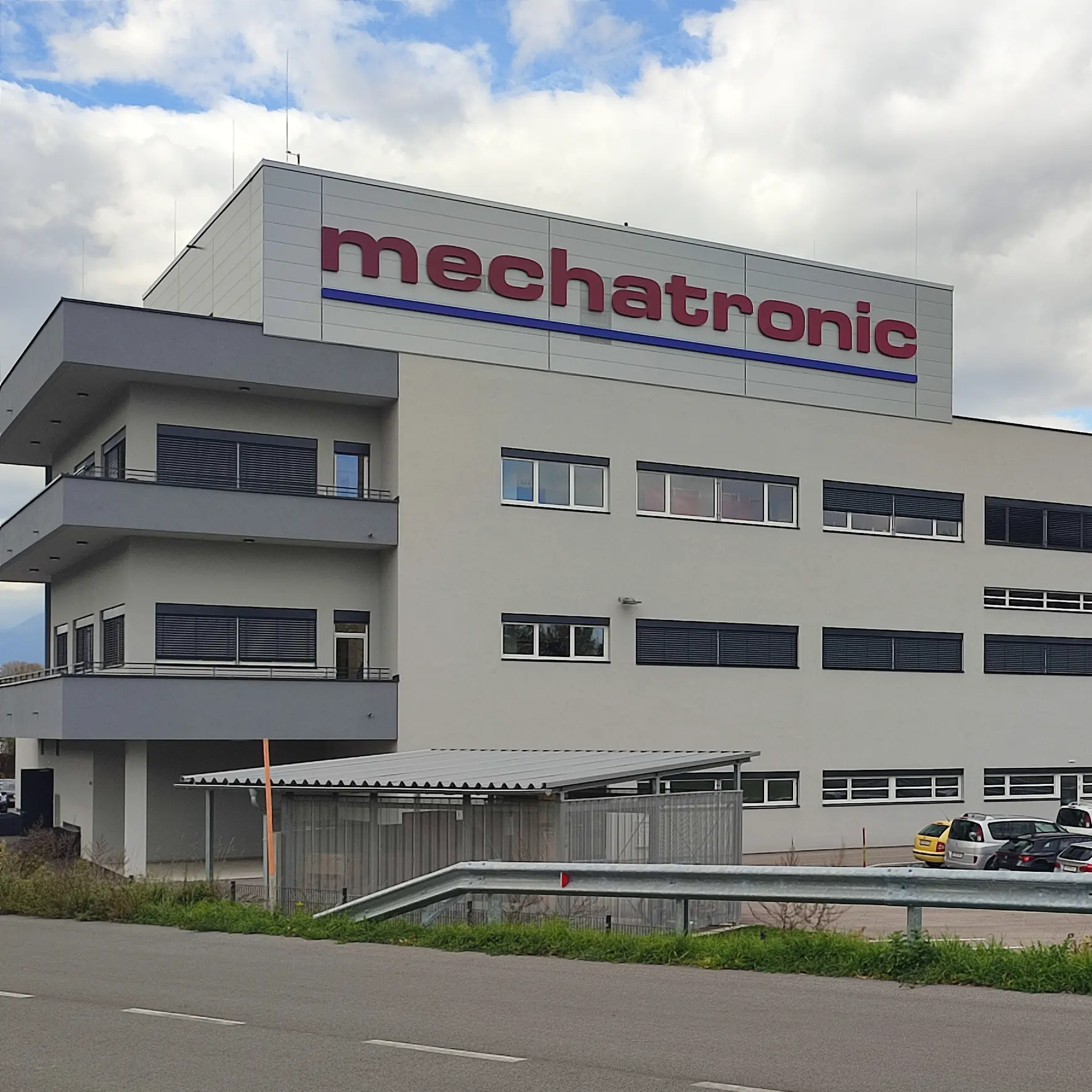 Leuchtbuchstaben an einer Gebäudefassade