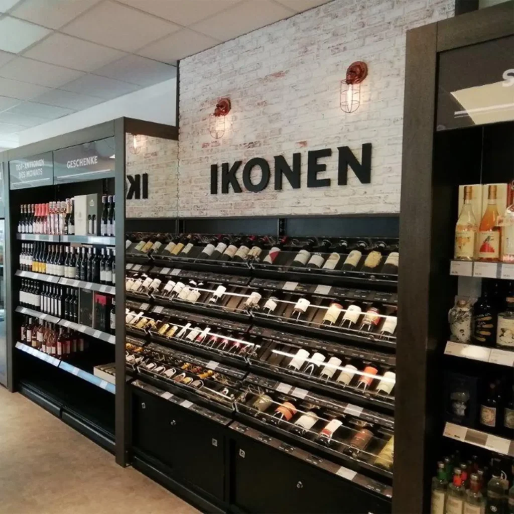 Lackierte Fräsbuchstaben aus Hartschaum als Wandbeschriftung