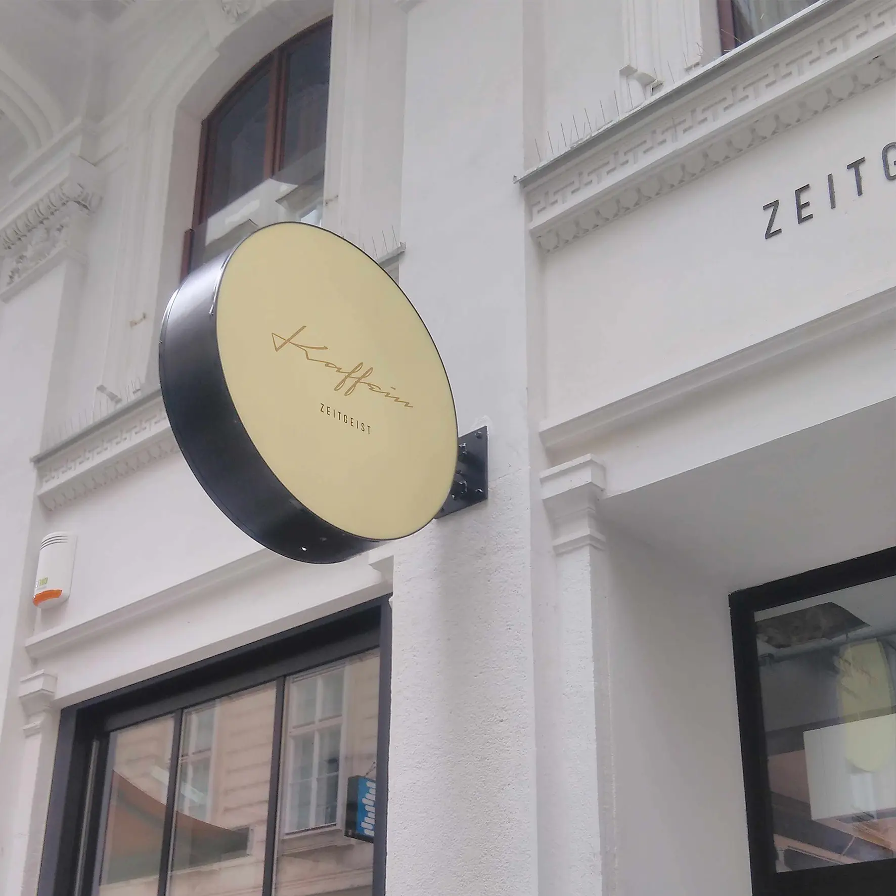 rundes Leuchtschild mit LED-Beleuchtung und Acrylfront