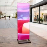 Mobile Outdoor LED Werbestele für flexible Außenwerbung