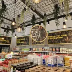 Shopgestaltung mit bedruckten Wabenkarton