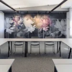 Wandgestaltung in einem Besprechungsraum mit Akustikwirkung