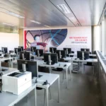 Textiler Wandrahmen mit bedrucktem Stoffmotiv und Aluminiumprofil