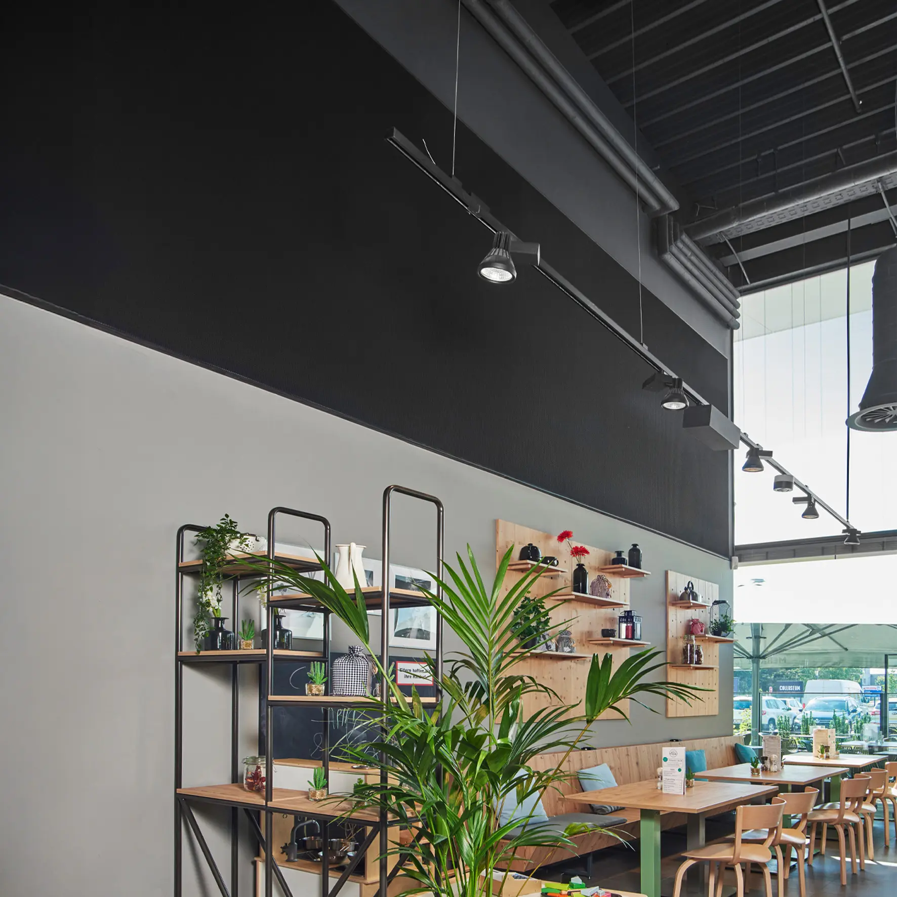 Fugenlose Akustik-Wandlösung in schwarz