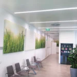 Bedrucktes Akustikelement als Wandgestaltung in Wartebereich