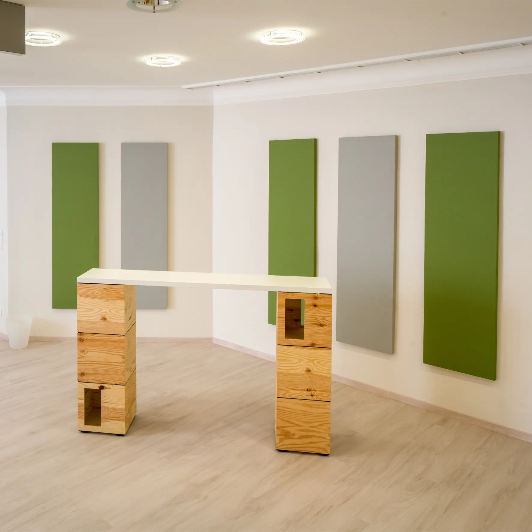 Farbige Akustik-Wandpaneel als dekoratives Schallschutzelement