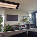 Einfärbiges Akustik-Wandpaneel in grauer Farbe für moderne Raumgestaltung