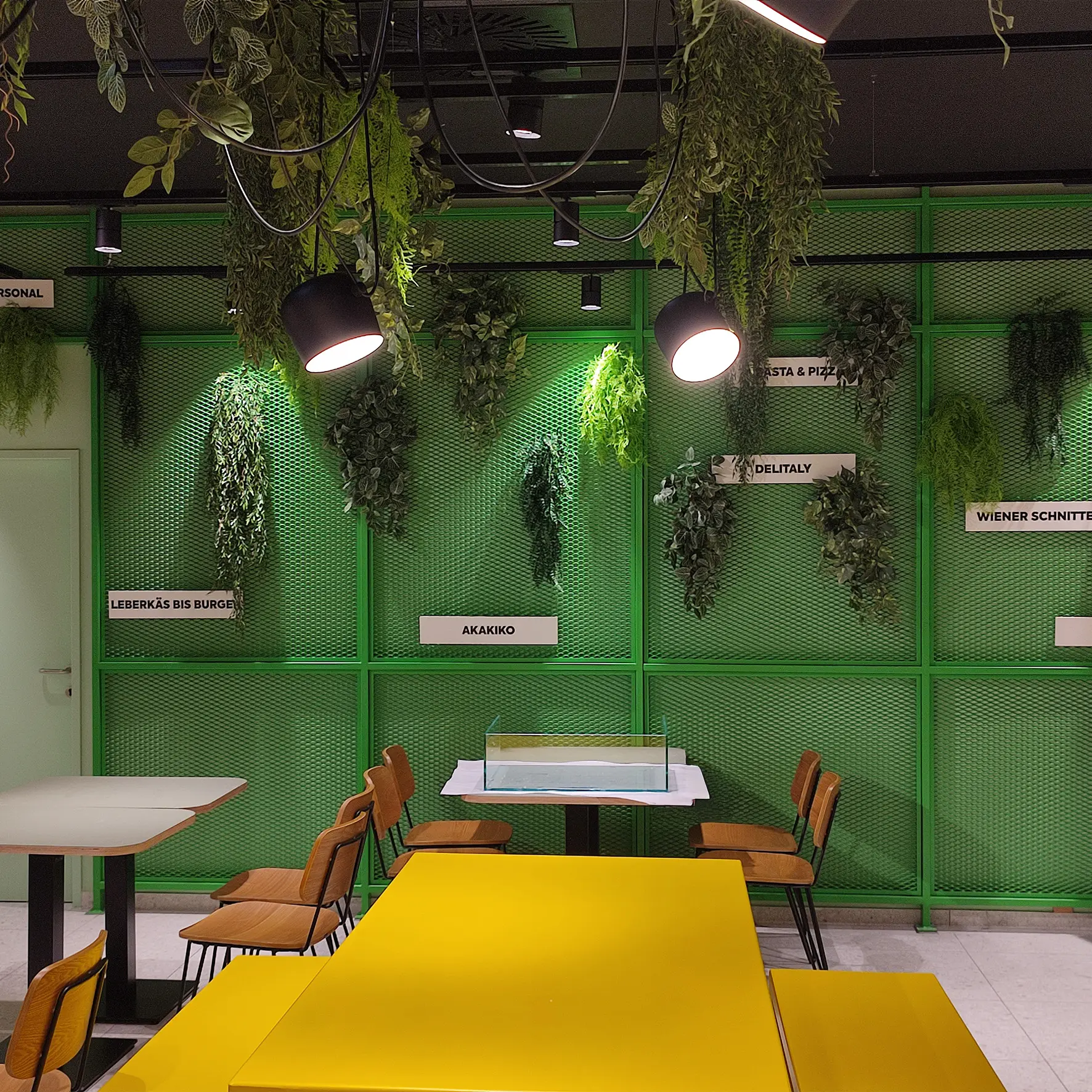 Kleine Beschriftungsplatten zur Wandgestaltung