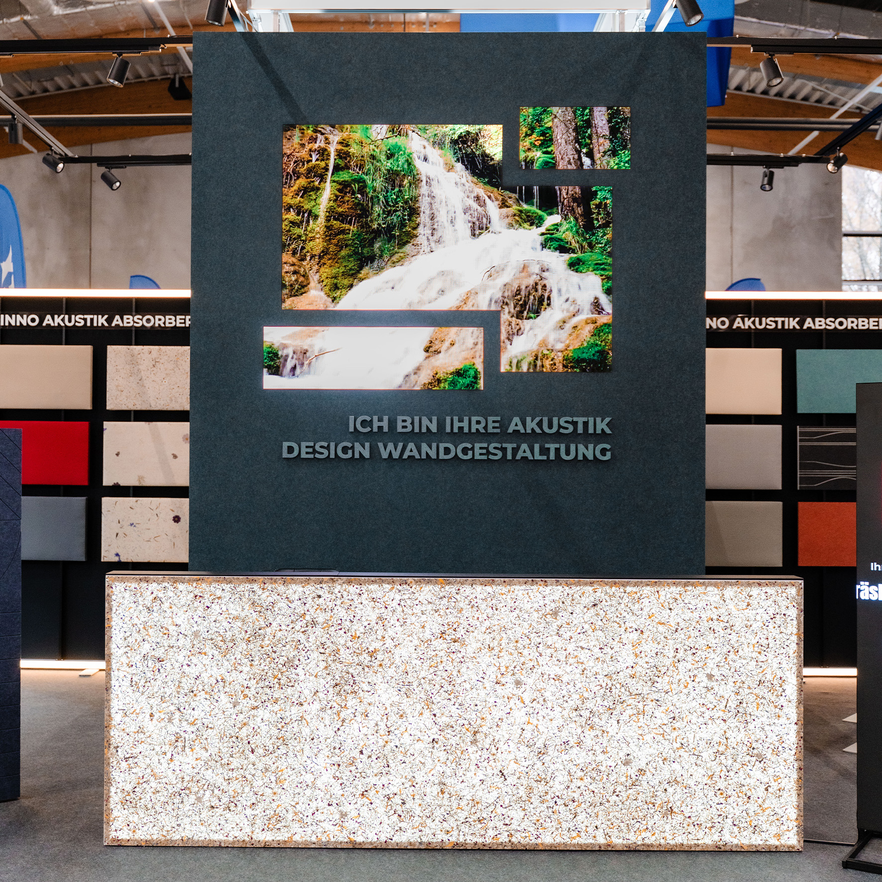 Großformatige LED-Wand als Teil einer modernen Wandgestaltung