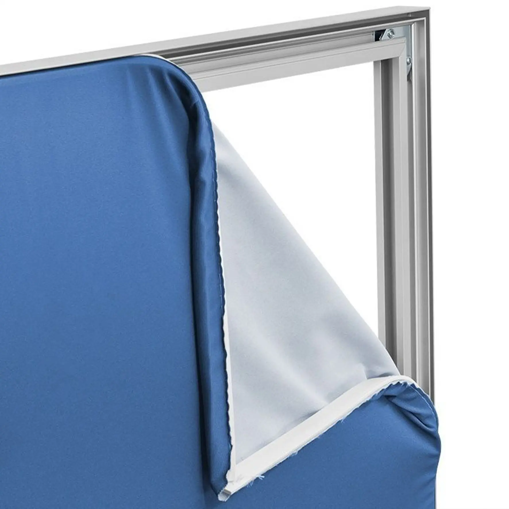 Slim 25 Profil mit eingespanntem Textilbanner