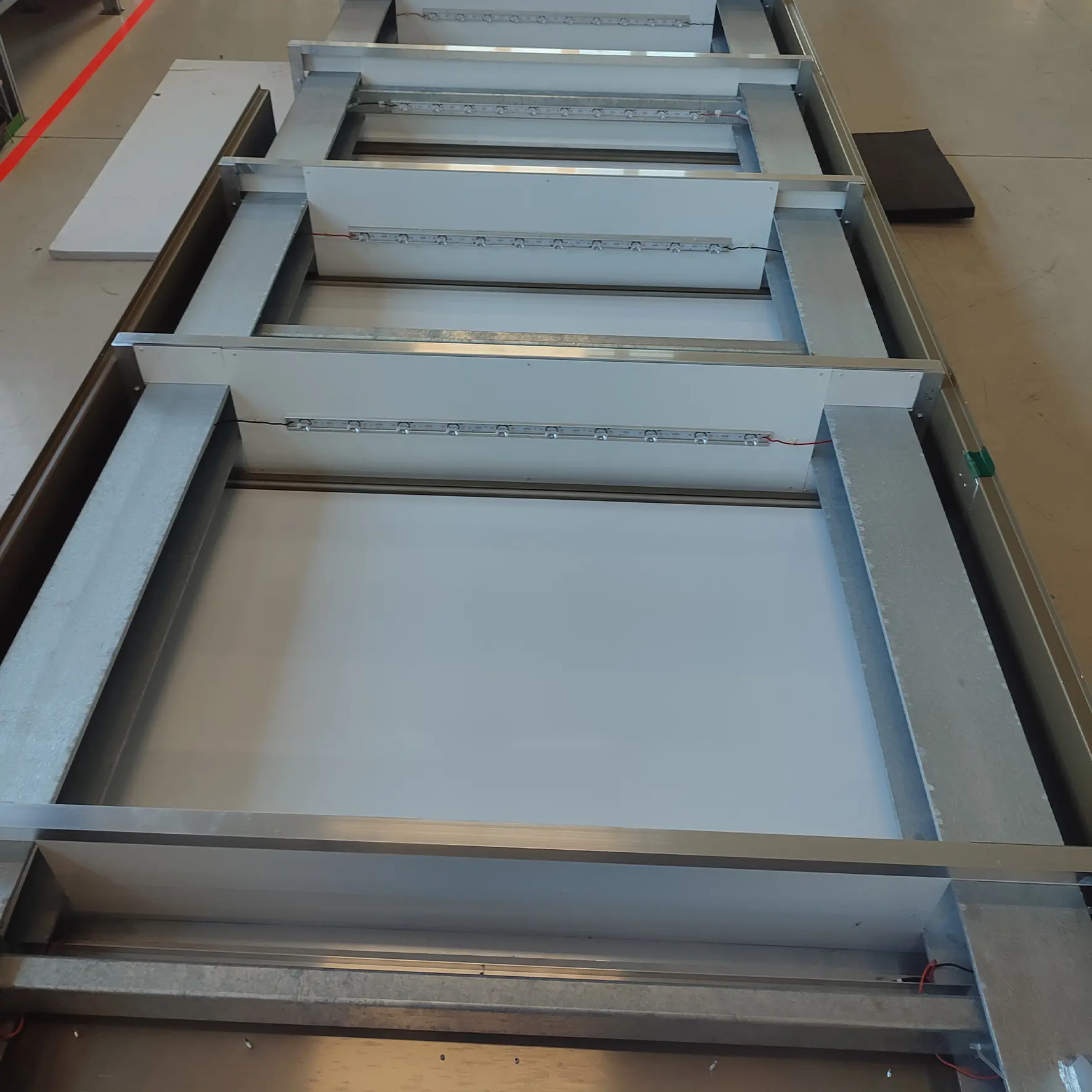 Stahlbau liegend in Werkstatt